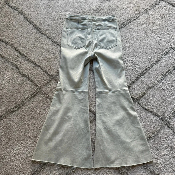 Free People We The Free jeans High Rise Youthquake super Flare Light Wash 27 - Picture 2 of 13